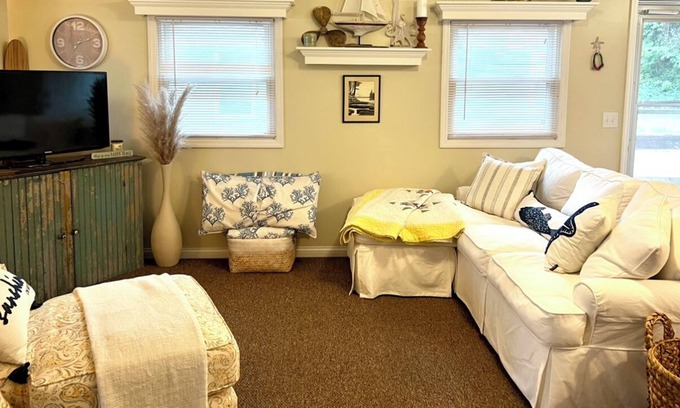 Onsted Cottage | Little Dipper Cottage on Sand Lake, Onsted, MI