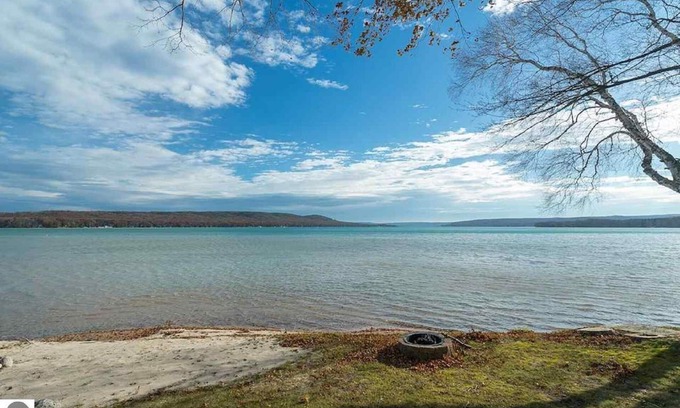 Empire House | Little Glen Lakefront Vacation Home, Sandy Beach