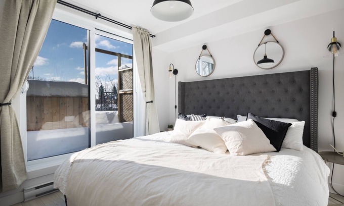Little Italy Apartment | Little Italy, king-size suite/Rooftop terraces & iconic city views