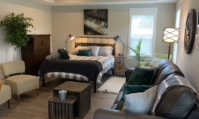 Kamloops Apartment | Little Jon’s Studio.
