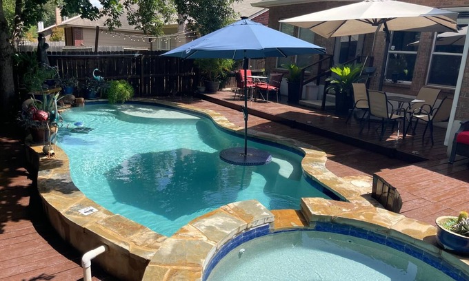 Midtown House | Little oasis in Uptown San Antonio pool & jacuzzi