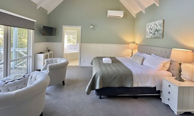 Apollo Bay Condo | Little Plum Cottage - Apollo Bay Accommodation