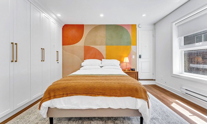 Dufferin Grove Apartment | Little Portugal | 20 mins Queens Park | DowntownTO