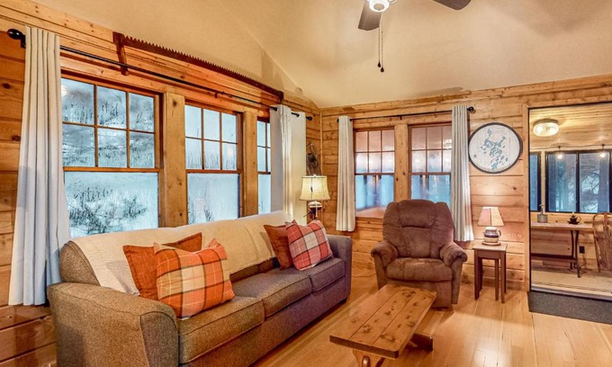 Three Lakes House | Little Red Lakeside Cabin