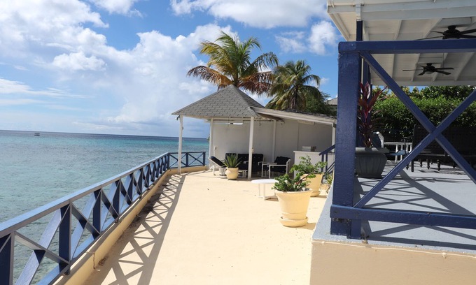 Derricks Villa | Little Reef Villa