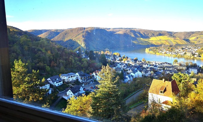 Boppard Apartment | Little Rhine View Château (UG): Apartment at the largest Rhine bend in Boppard.