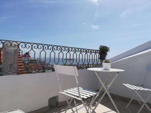Santo Estevao Apartment | Little River View Triplex in Alfama