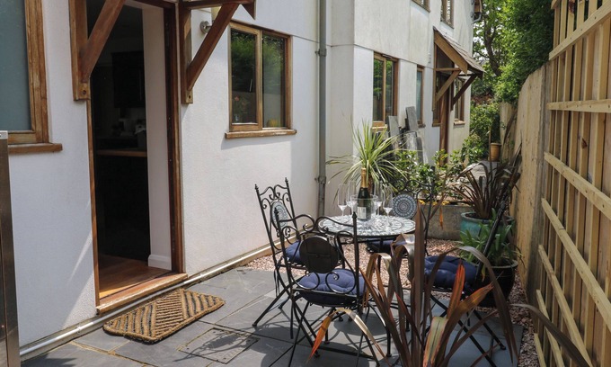 Totnes Cottage | Little Rondeval