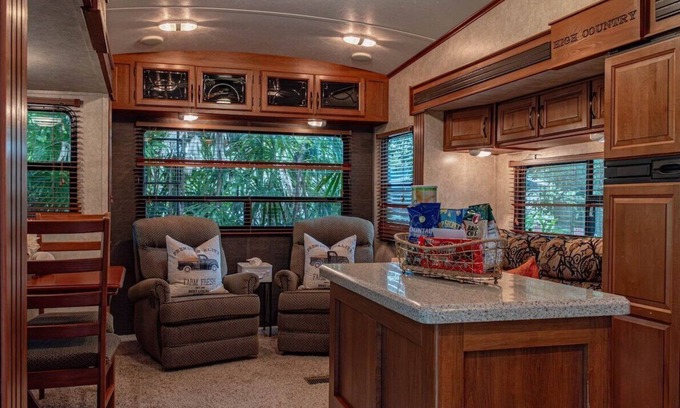 Greater Northdale House | Little RV on the Lake