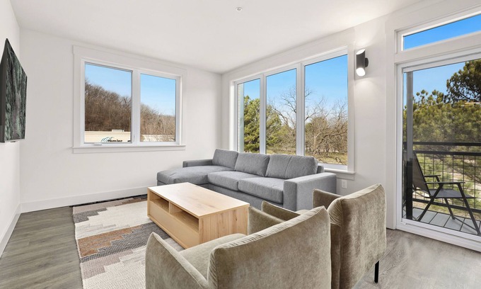 Bella Vista Apartment | Little Sugar Lofts