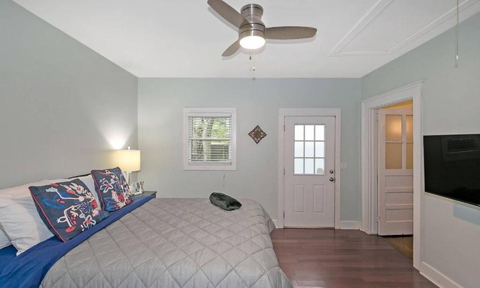 Edgewood House | Little White House