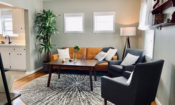 Ferndale House | Little Yellow House in Ferndale! Quiet, Cozy 3BR