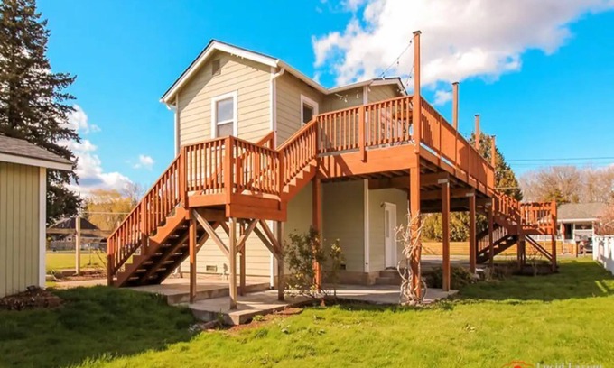 Snoqualmie House | Littlefoot
