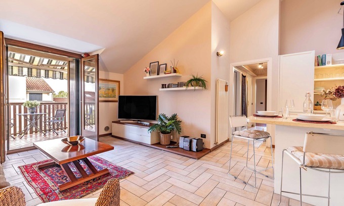 Treviso Apartment | Livable terrace, brightness and comfort, just a step away from the Acorn!