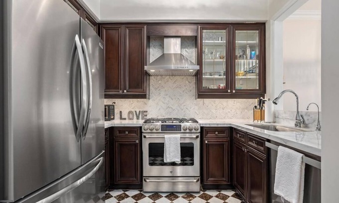 Midtown Toronto House | Live Like Royalty Close To Casa Loma