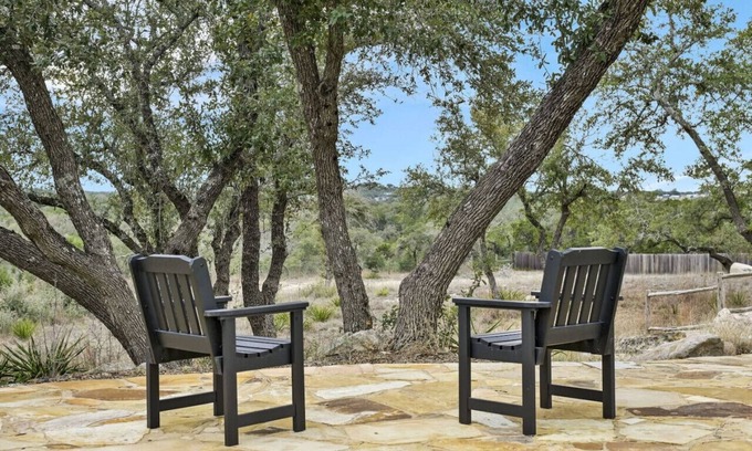 Dripping Springs Cottage | 'Live Oak Cottage'- Allegro Venue in Hill Country
