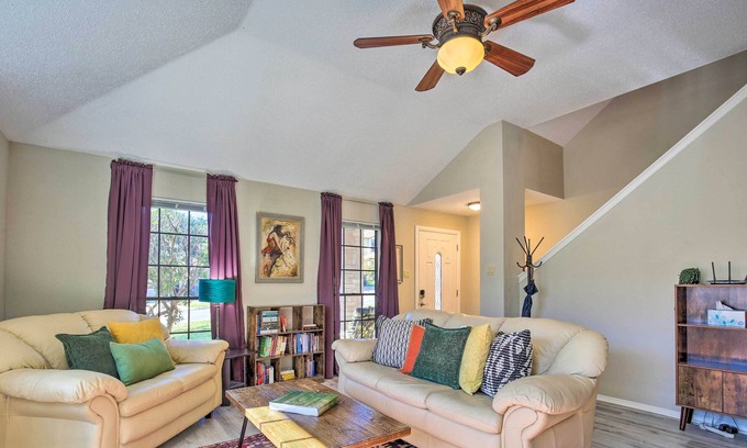 Live Oak House | Live Oak Home w/ Fenced Yard ~ 15 Mi to Downtown!