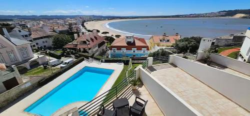 Sao Martinho do Porto Apartment | Live the Beach Life, Duplex Apartment with Beach Views Just 3 Minutes from the Ocean