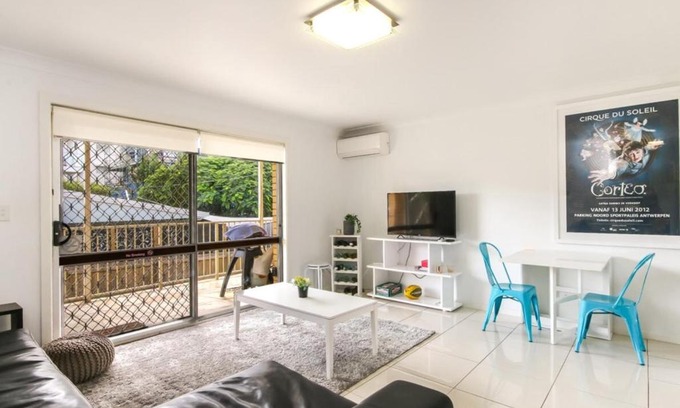 Bilinga Apartment | Live the Beach Life Wifi - AC - Beach Bicycles