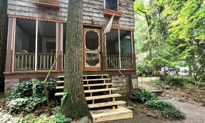 Mount Gretna Heights Cottage | Live the Wild Life on Weaver