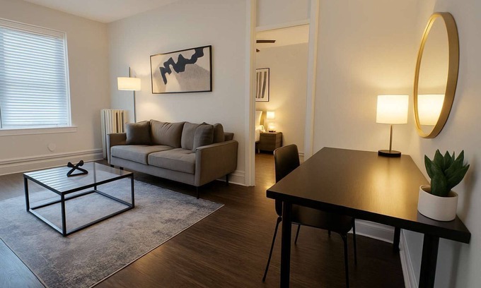 Hyde Park Apartment | Lively & Fully Furnished 1BR Apartment