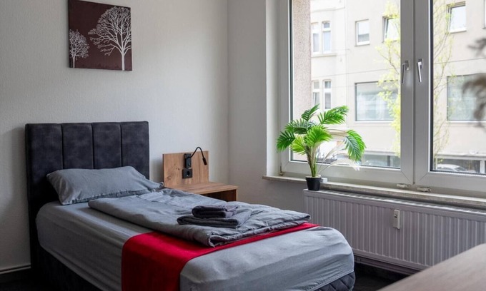 Oberhausen Apartment | Livemore24 - Space in Duisburg 24/7 check-in