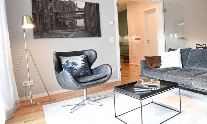Gohlis-Mitte Apartment | Living in the historic Bleichert plants in the middle of the green heart of the city.