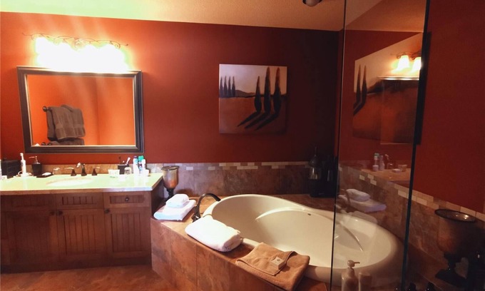 Central Okanagan Condo | Living with nature at recreational resort: relaxing yet fun activities and views
