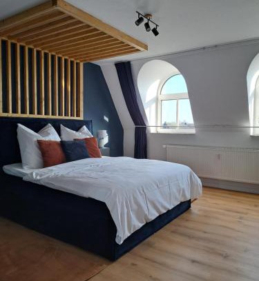 Center Apartment | LIVORA Altstadt Wilhelmshaven - Stilvoll - Zentrumsnah - TV-Streaming - Balkon - Nordsee - Badewanne