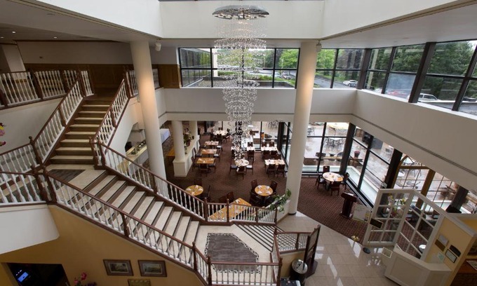 Clinton Hotel | Liyo Inn