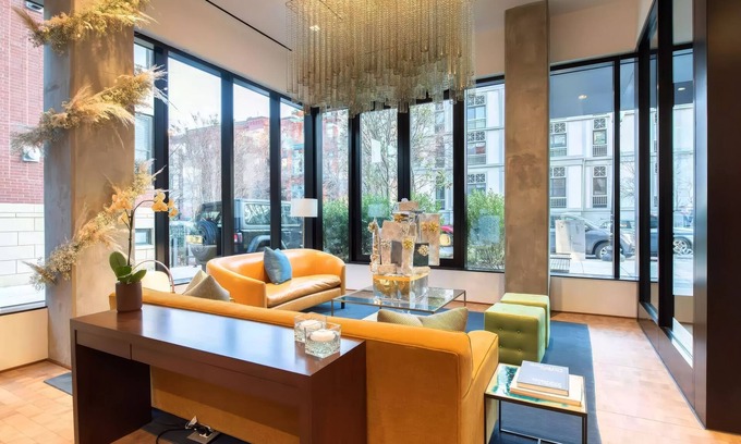 Logan Circle Apartment | Liz by Black Swan 402LT (1/1, Cap 2)