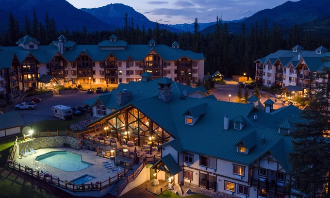 East Kootenay Resort | Lizard Creek Lodge