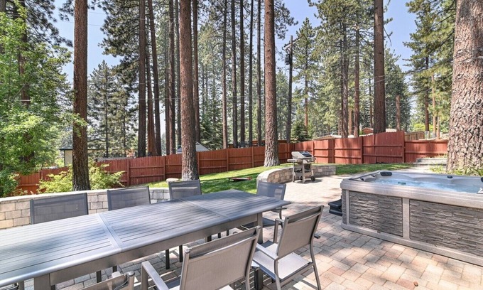 Lower Kingsbury House | LK162.The Juniper Cabin: 3 BR, 2 BA House in Stateline, Sleeps 8