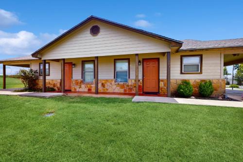 Kingsland House | Llano River Getaway