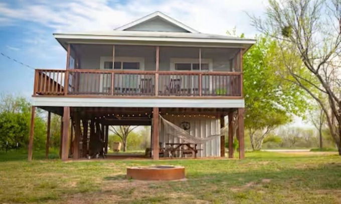 Llano House | Llano River House - Waterfront with a View