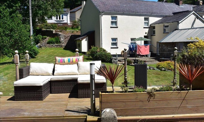 Llansteffan Cottage | Llansteffan 2-bed Cottage, Sleeps 4, Dog Ok