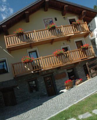 Antey-Saint-Andre Bed & Breakfast | Lo Barba