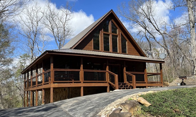 Gatlinburg - Pigeon Forge Cabin | Loaded with fun! Hot Tub, Huge Porch, Pool table, Arcade, Starlink, & Fireplace