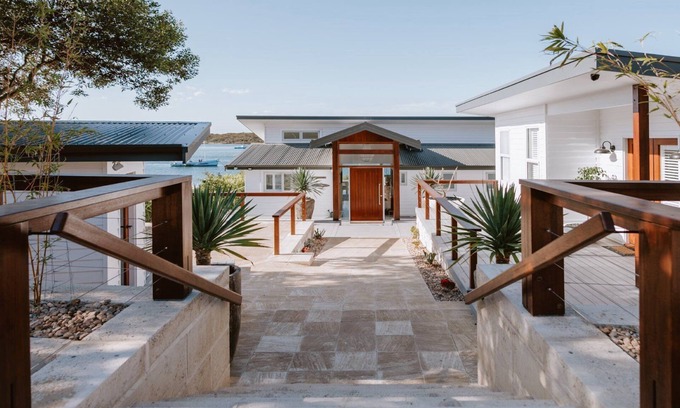 Lake Wangary House | Lobster Pot with studio is luxurious - offers the complete Coffin Bay Experience - View, Position and Jetty for fishing.