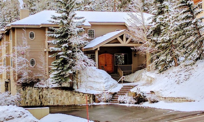 Mammoth Lakes Cabin | Loca @Canyon Lodge Pvt HotTub/Sauna-Garage Parking