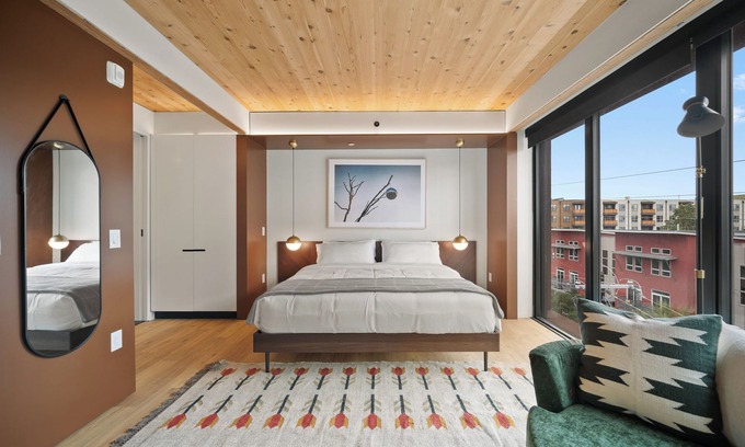 East Cesar Chavez Apartment | Locale East Austin