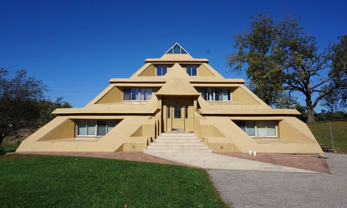 Clear Lake House | Locally Known as The Pyramid House w/5,000 Sq Ft of Living Space 6 BRs & 3 Baths