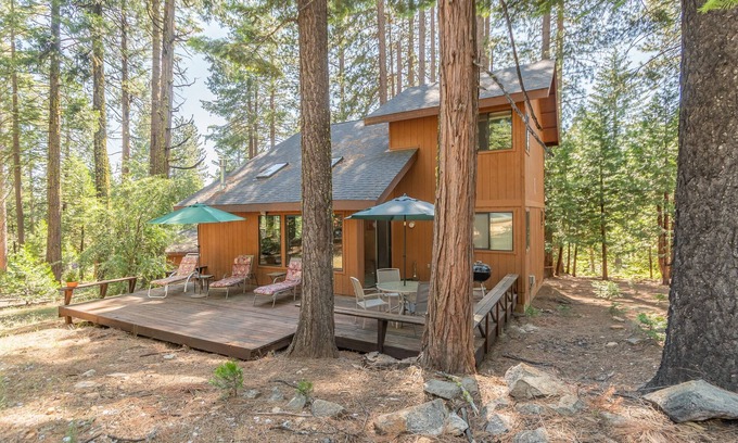 Camp Connell Cabin | LOCATED IN DORRINGTON - CLOSE TO BEAR VALLEY SKI RESORT!