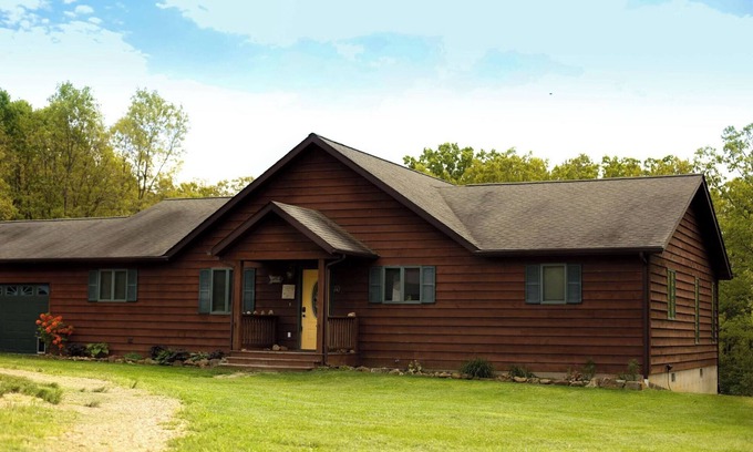 Davisville House | Located In The Foothills Of The Ozarks, Enjoy A Peaceful Setting At The Lodge.
