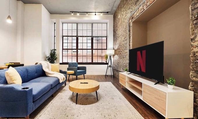 Cultural District Apartment | Located in the heart of the lively Cultural District, our spacious and stylish loft offers both elegance and convenience. Enjoy modern luxury just a brief drive from the energy of Steelers Stadium.