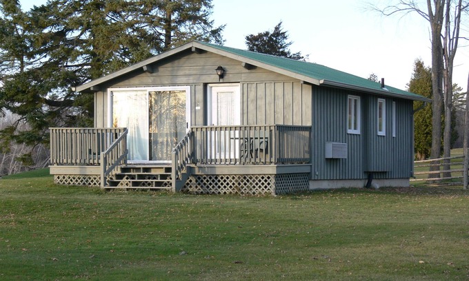 Fenelon Falls Cottage | Located on a Waterfront Golf Resort