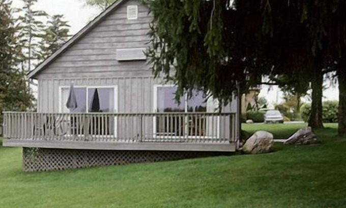 Fenelon Falls Cottage | Located on a Waterfront Golf Resort