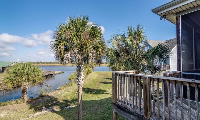 Crystal River House | Located on Crystal River with a magnificent view over the river