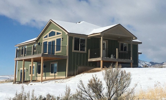 Lava Hot Springs House | Located on the quiet hillside with majestic views of the mountains and valleys.