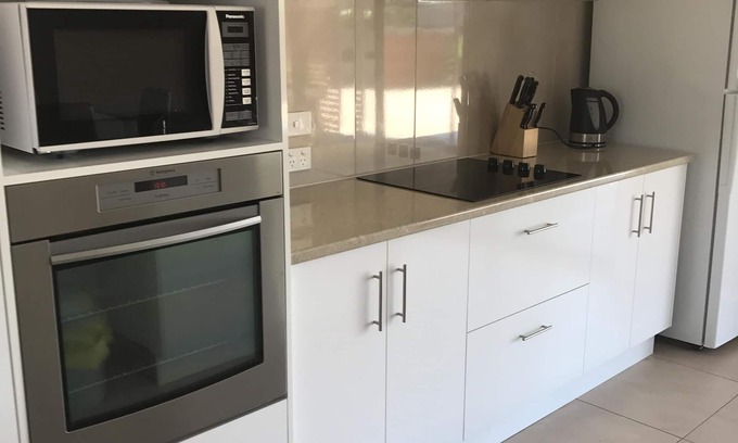 Moonta Bay House | Located within walking distance to Beautiful Simms Cove in a quiet Cul-de-Sac